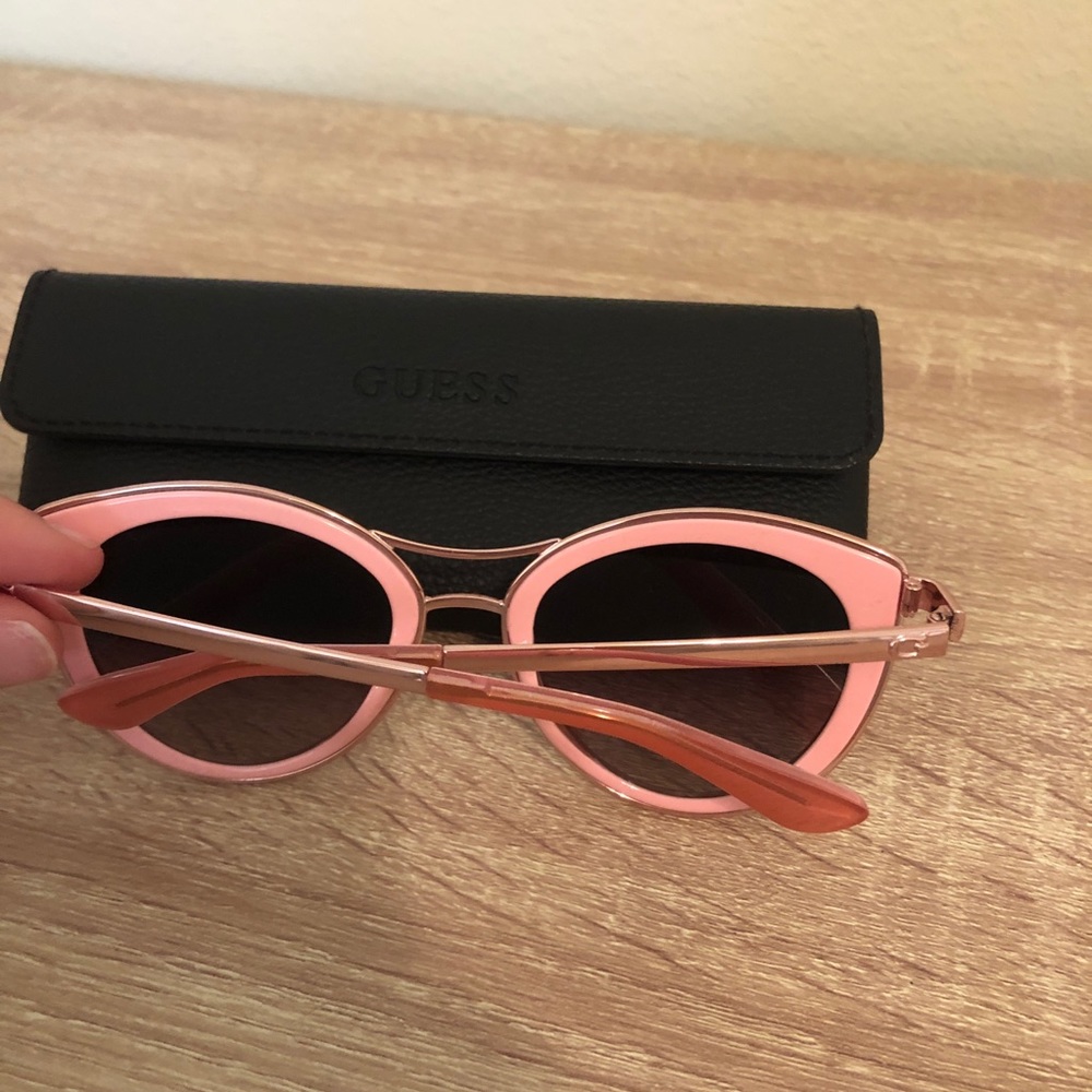 GUESS SUNGLASSES - Picture 2 of 3